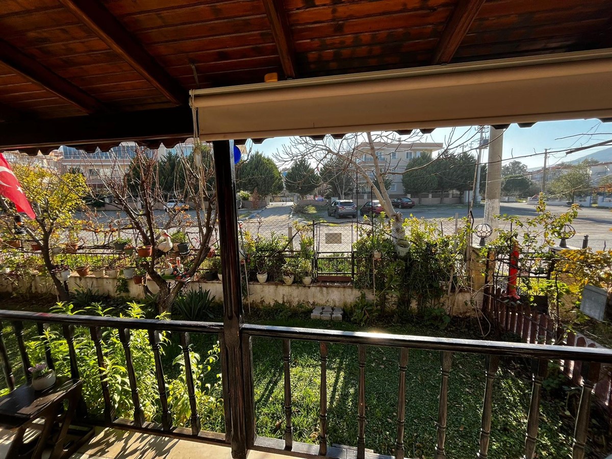 Yenifoça'nin Merkezinde 4+1 Site İçerisinde Bağimsiz Tripleks