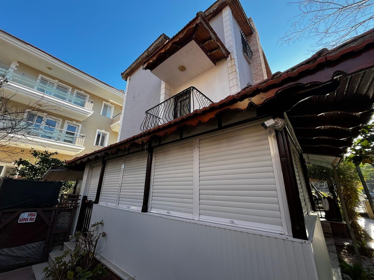 Yenifoça'nin Merkezinde 4+1 Site İçerisinde Bağimsiz Tripleks