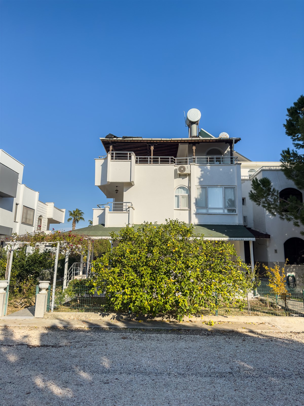 Silifke'de 3+1 Eşyali Satilik Tripleks Villa