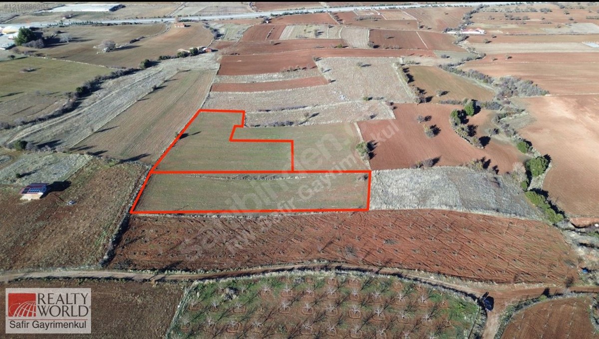 Tavas Hirka'da Muğla Yoluna Yakin 11 Dönüm Satilik Tarla