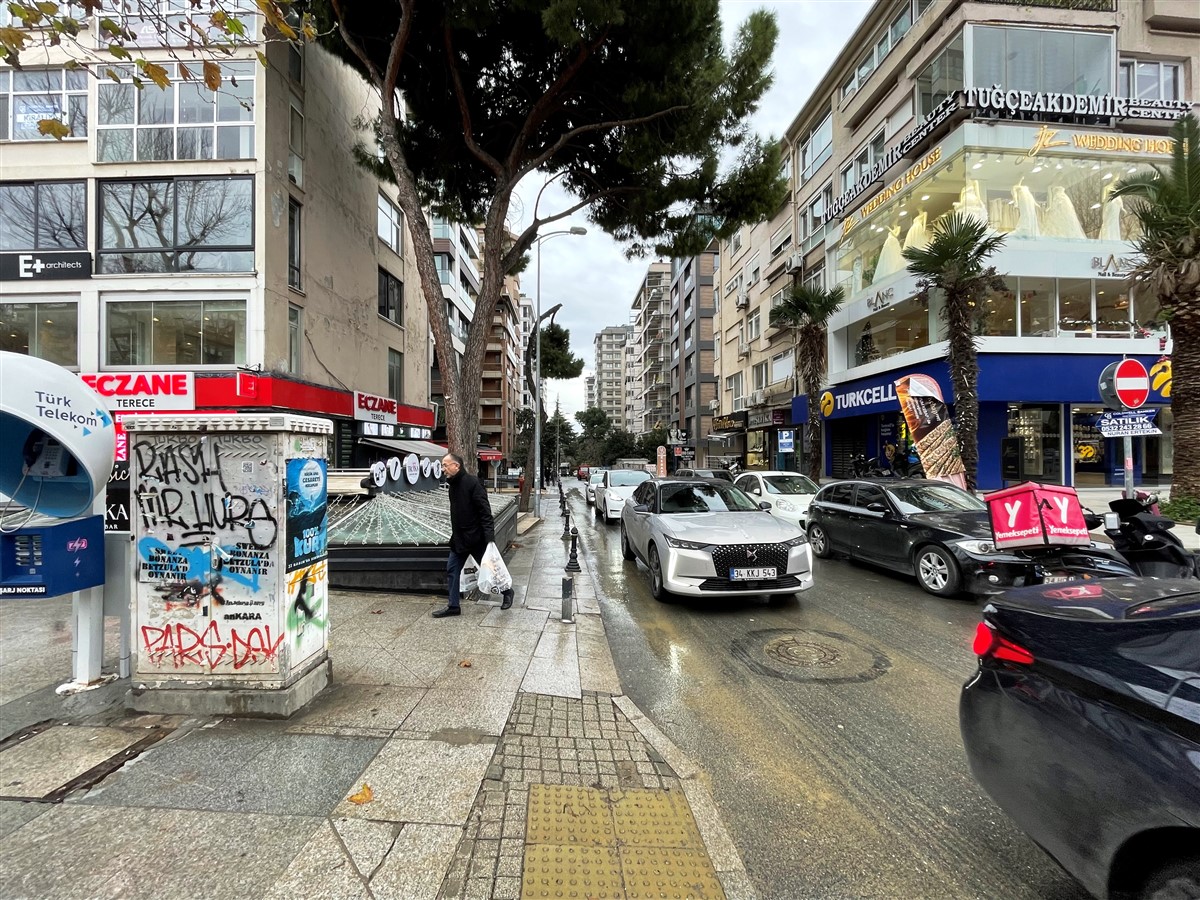 Erenköy Bağdat'a 2.Bina 3 Yillik 5.Kat Kombili 210M2 Kiralik 4+1