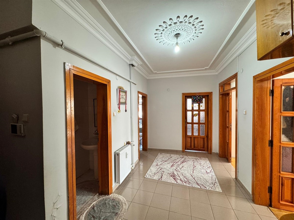 Kafeler Caddesin De Satilik 3+1 Daire