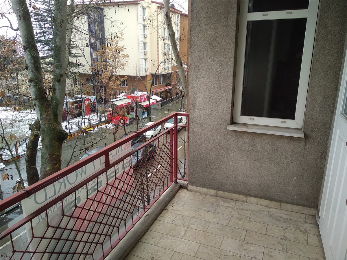 Çarşi Merkezde Doktor Avukat Diş Hekimine Uygun Kiralik Daire