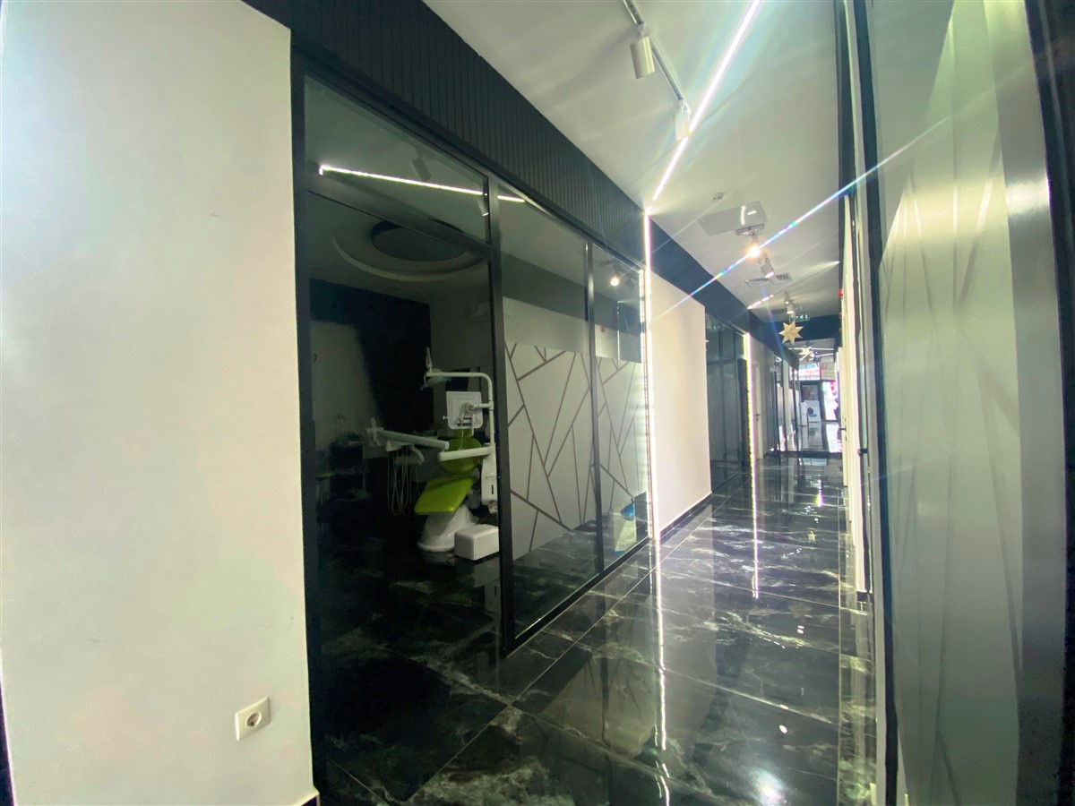 Maltepe Minibüs Cad.Üzeri 2 Adet 2 Katli 1.350M2 Satilik Dükkan