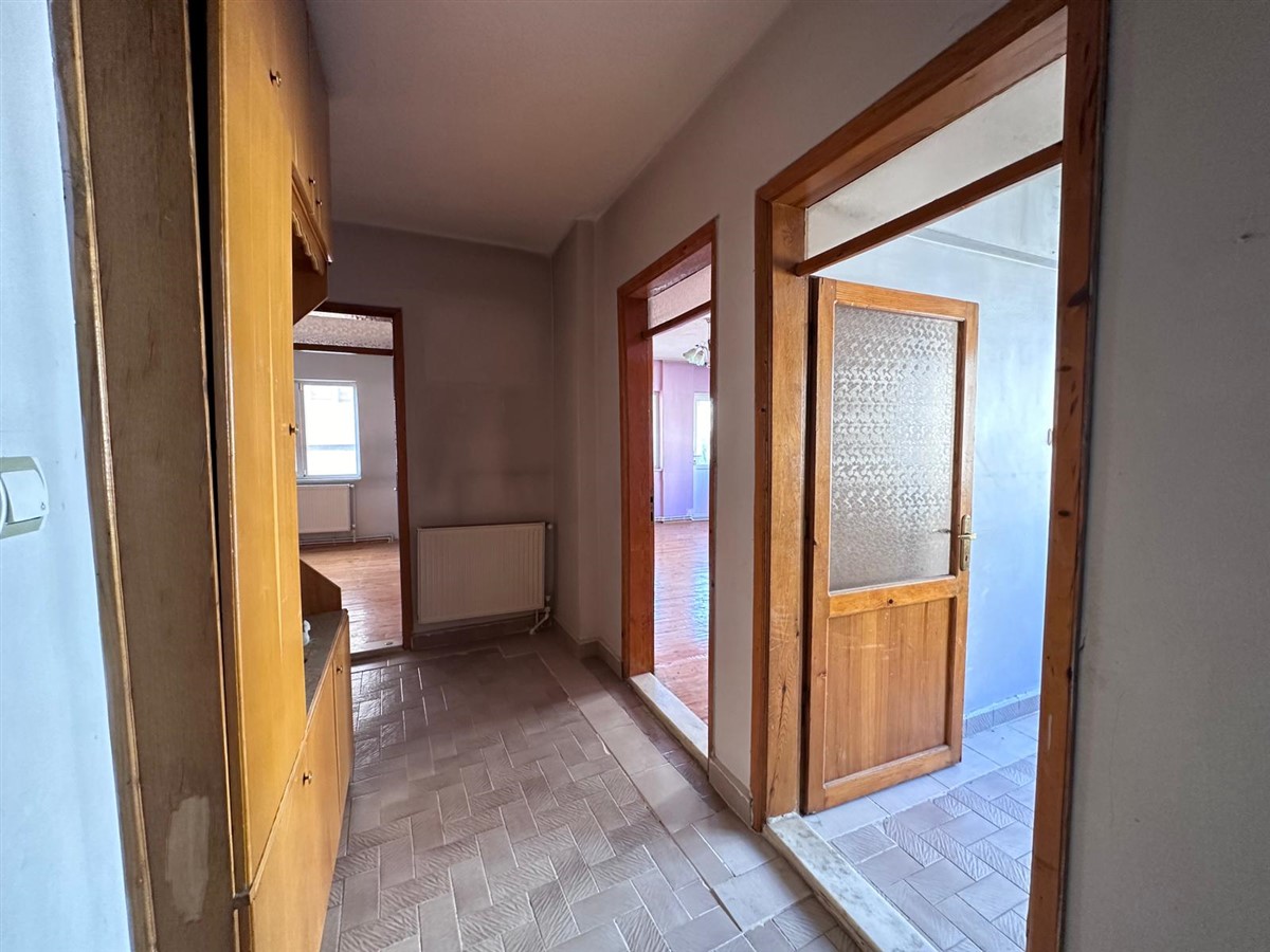 Atatürk Cad. Merkezi Konumda Asansörlü 3+1 130 M2 Arakat Daire