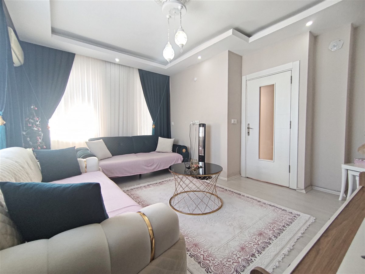 Hüsnü Karakaş Mahallesinde Satilik 2+1 Daire | Site İçi Ara Kat!