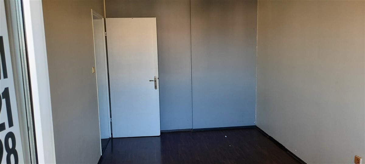 Manolya Sitesi'nde 90M2 Çift Wc'li Bakimli Boş 5.Kat Satilik 2+1