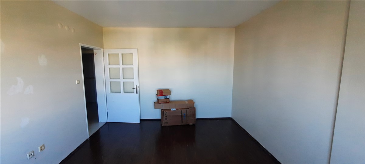 Manolya Sitesi'nde 90M2 Çift Wc'li Bakimli Boş 5.Kat Satilik 2+1