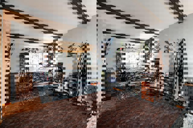 1 Xonali Kvartira Sotiladi − 42 m²